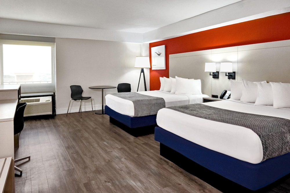 TOWER, SUPERIOR, 2 QUEEN BEDS
