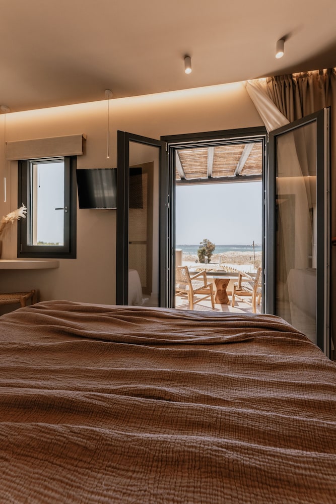 Onym Curated Villas 9/206