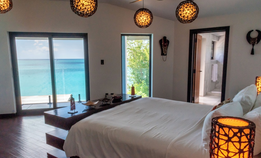 Ocean Blue, 3 King Beds