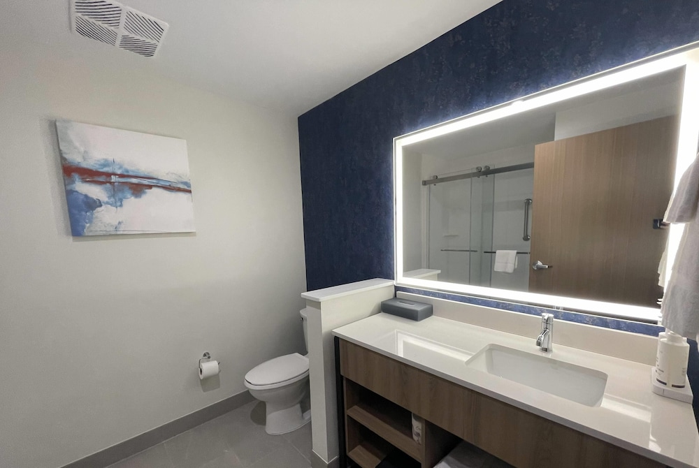 La Quinta Inn & Suites by Wyndham Jackson 30/32