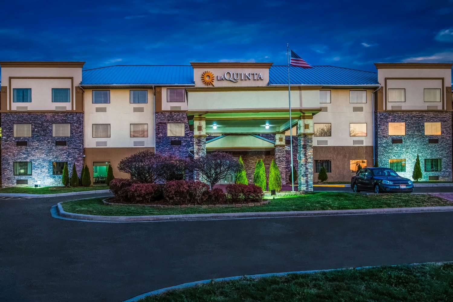 La Quinta Inn & Suites by Wyndham Fairborn Wright-Patterson 4/50