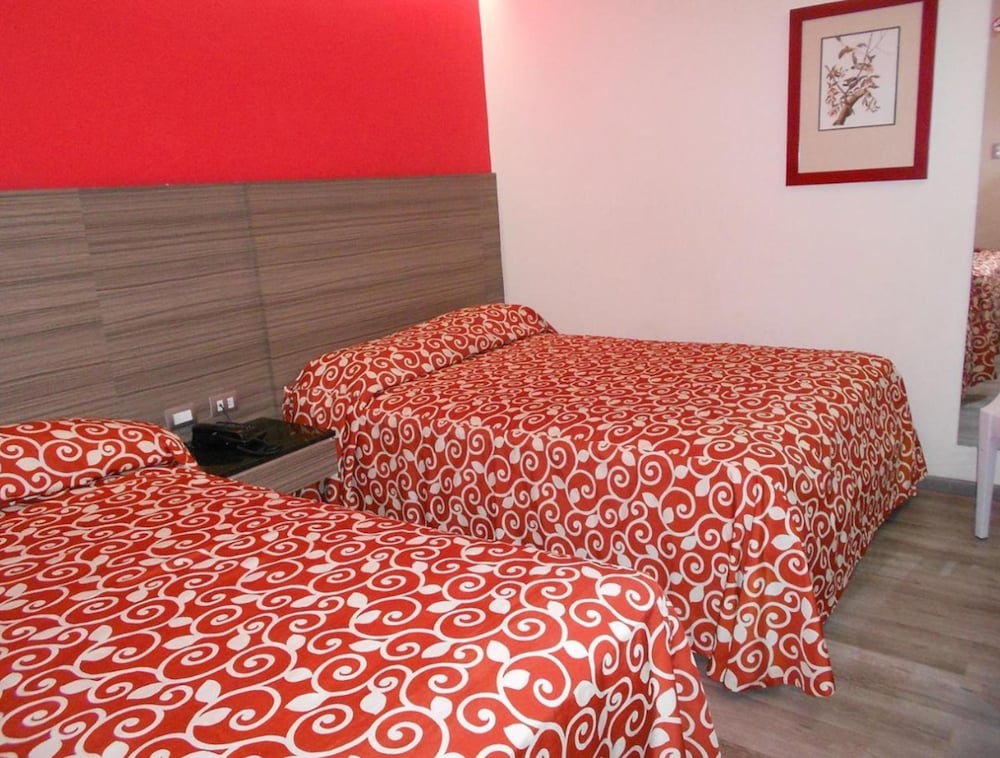 STANDARD, 2 DOUBLE BEDS