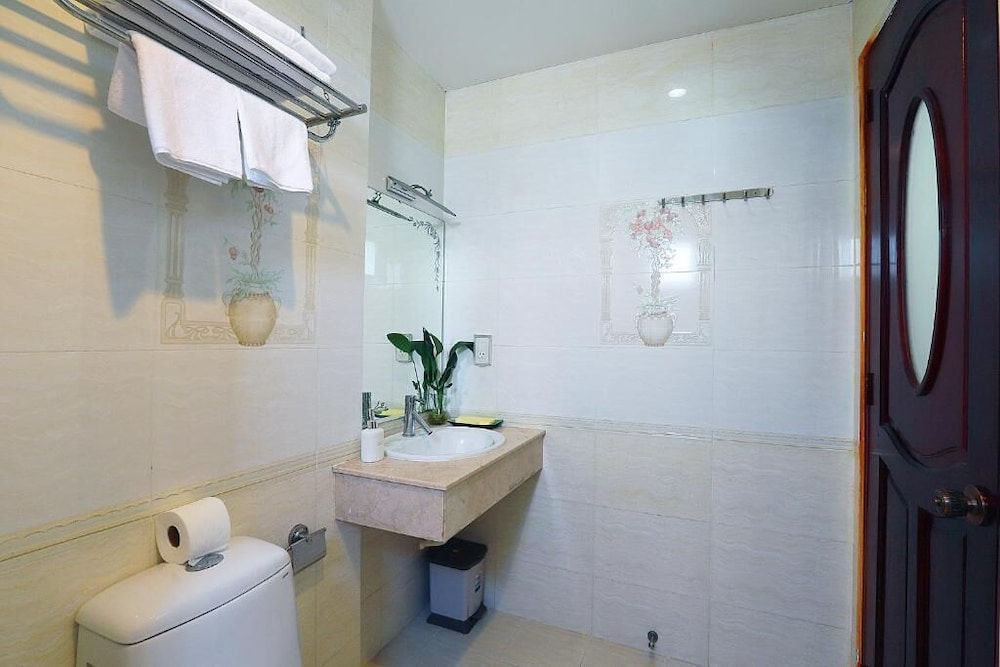 Lucky Star Hotel 266 De Tham 36/38