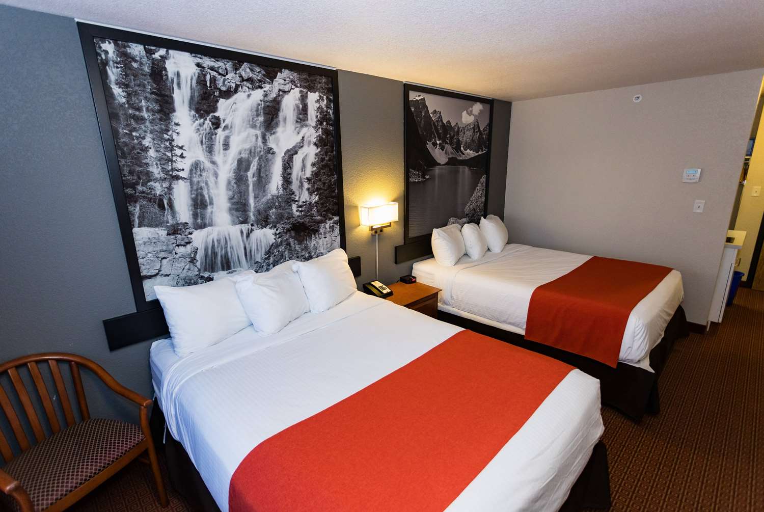 Super 8 By Wyndham Drayton Valley 12/26