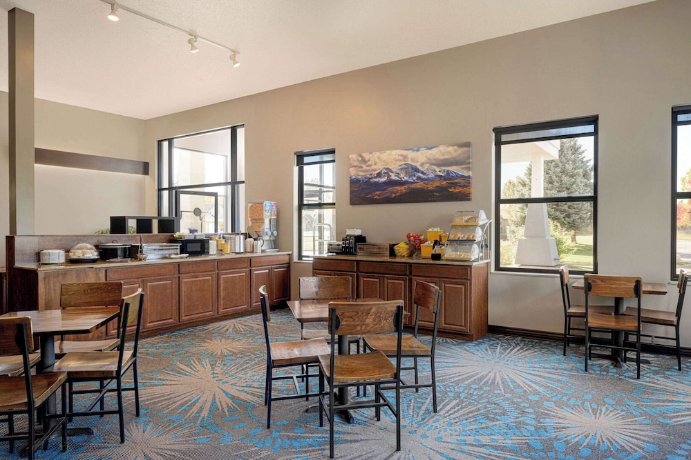 Days Inn by Wyndham Carbondale 24/38