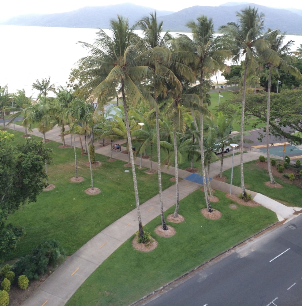Coral Towers Holiday Suites 61/69