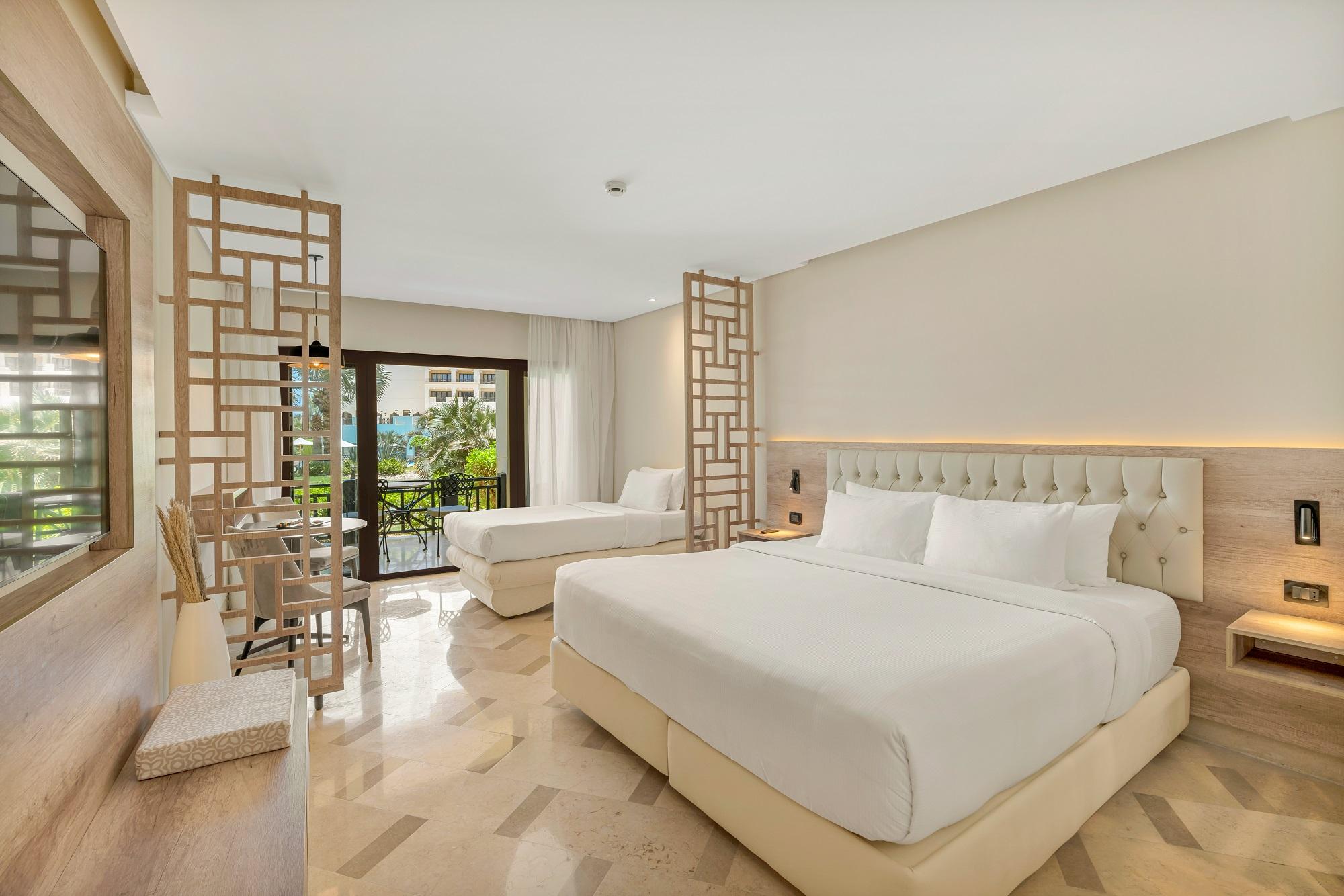 Family Suite, King Bed, 2 Sofa
