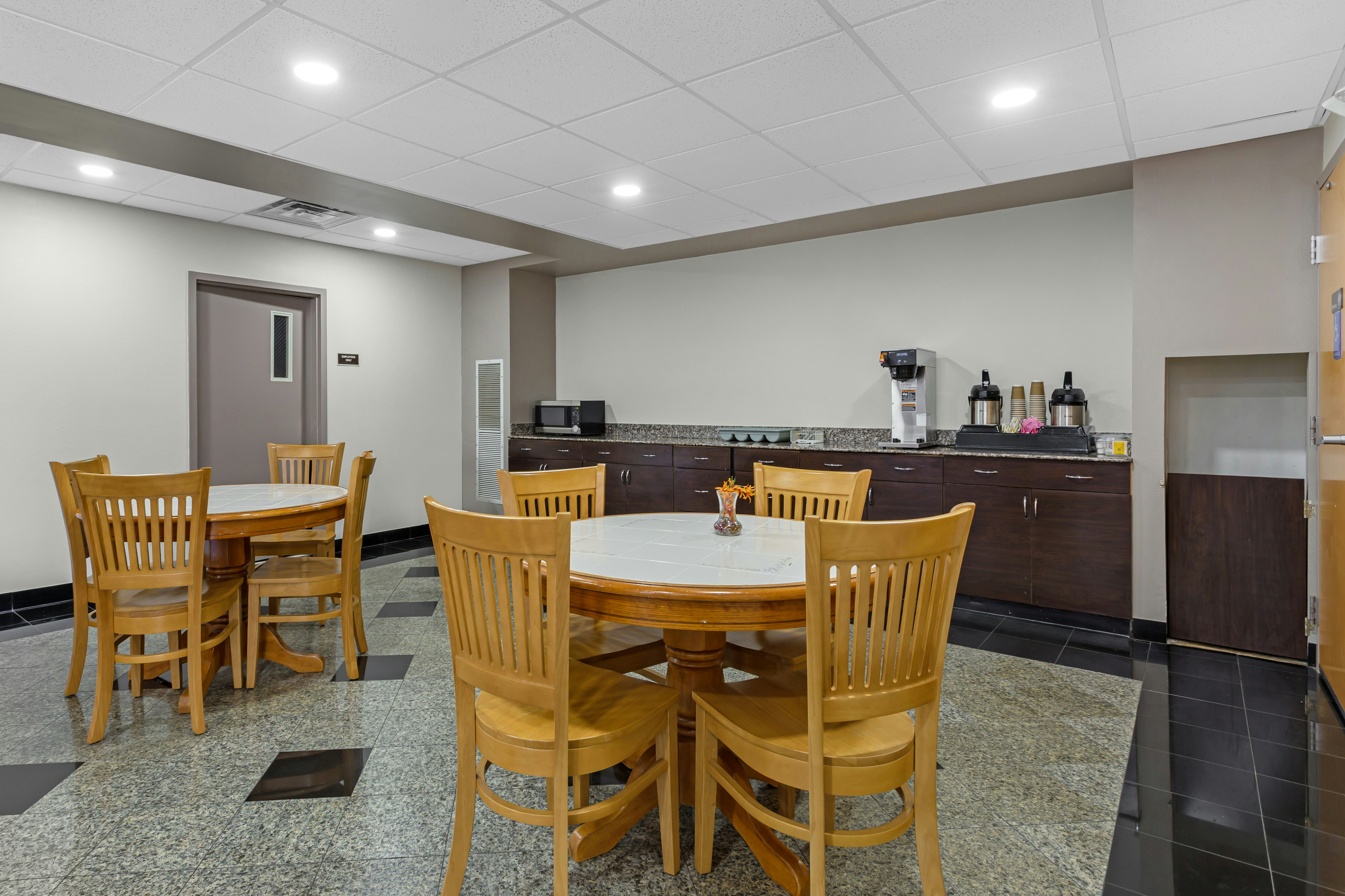 Red Roof Inn & Suites Philadelphia - Bellmawr 13/16