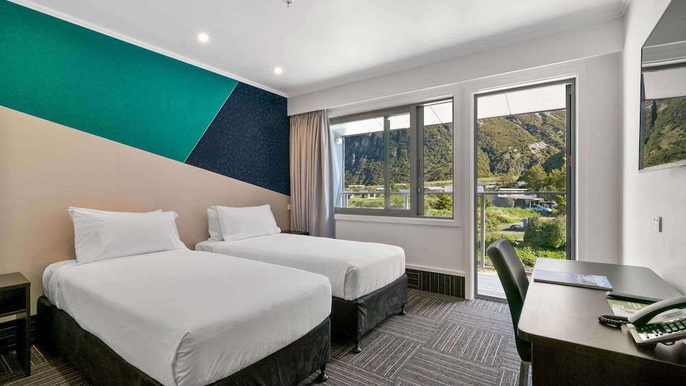 Lodge, King and Twin Beds, Village View