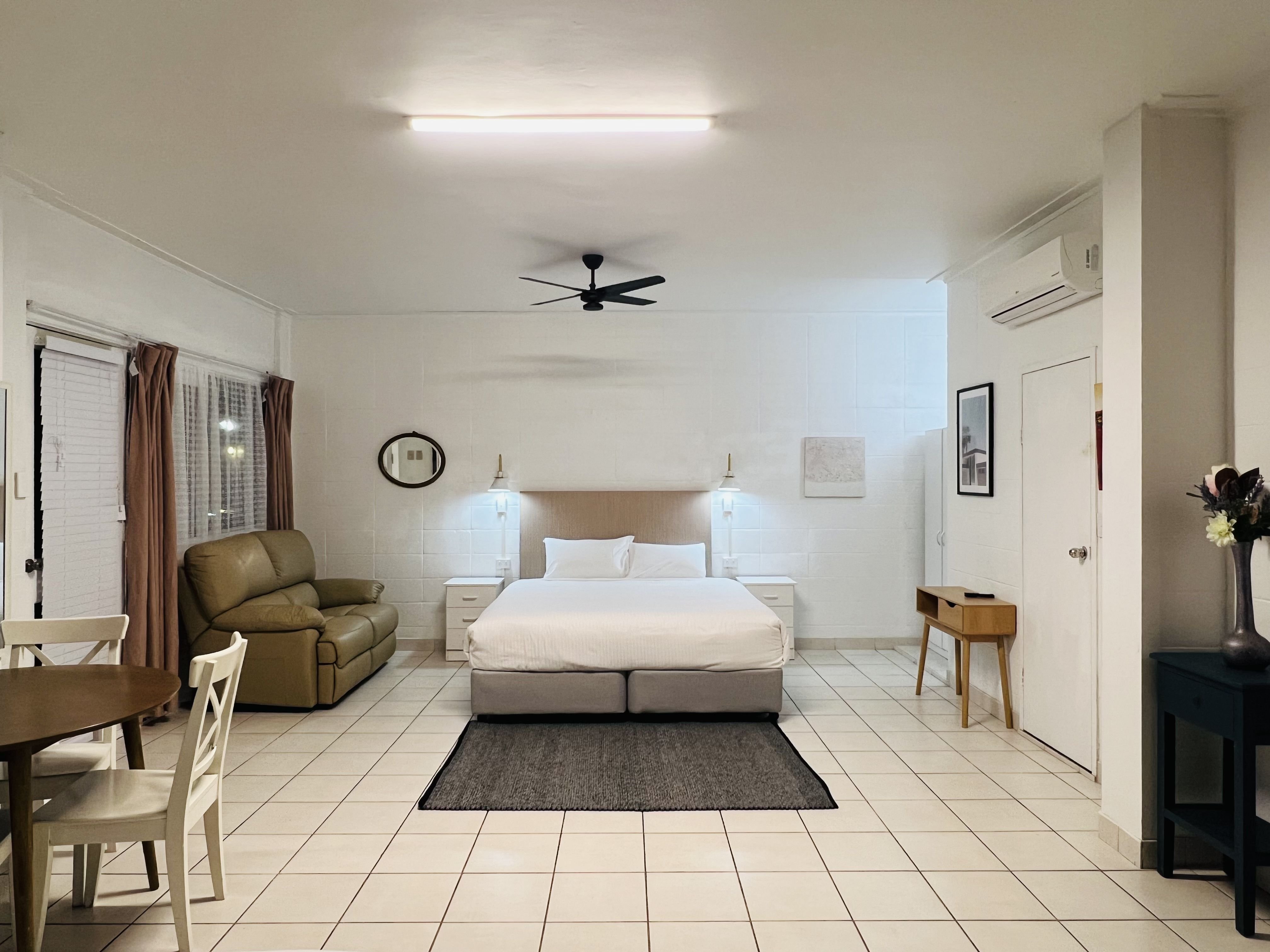 PREMIUM, SUITE, KING BED