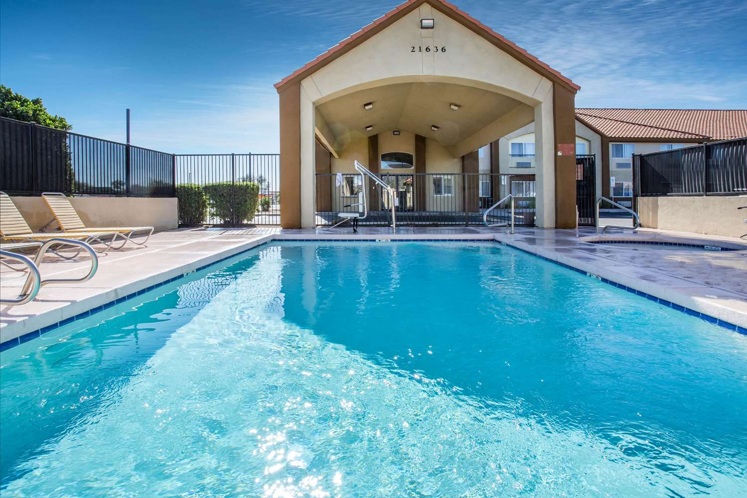 Days Inn By Wyndham Phoenix North 6/51