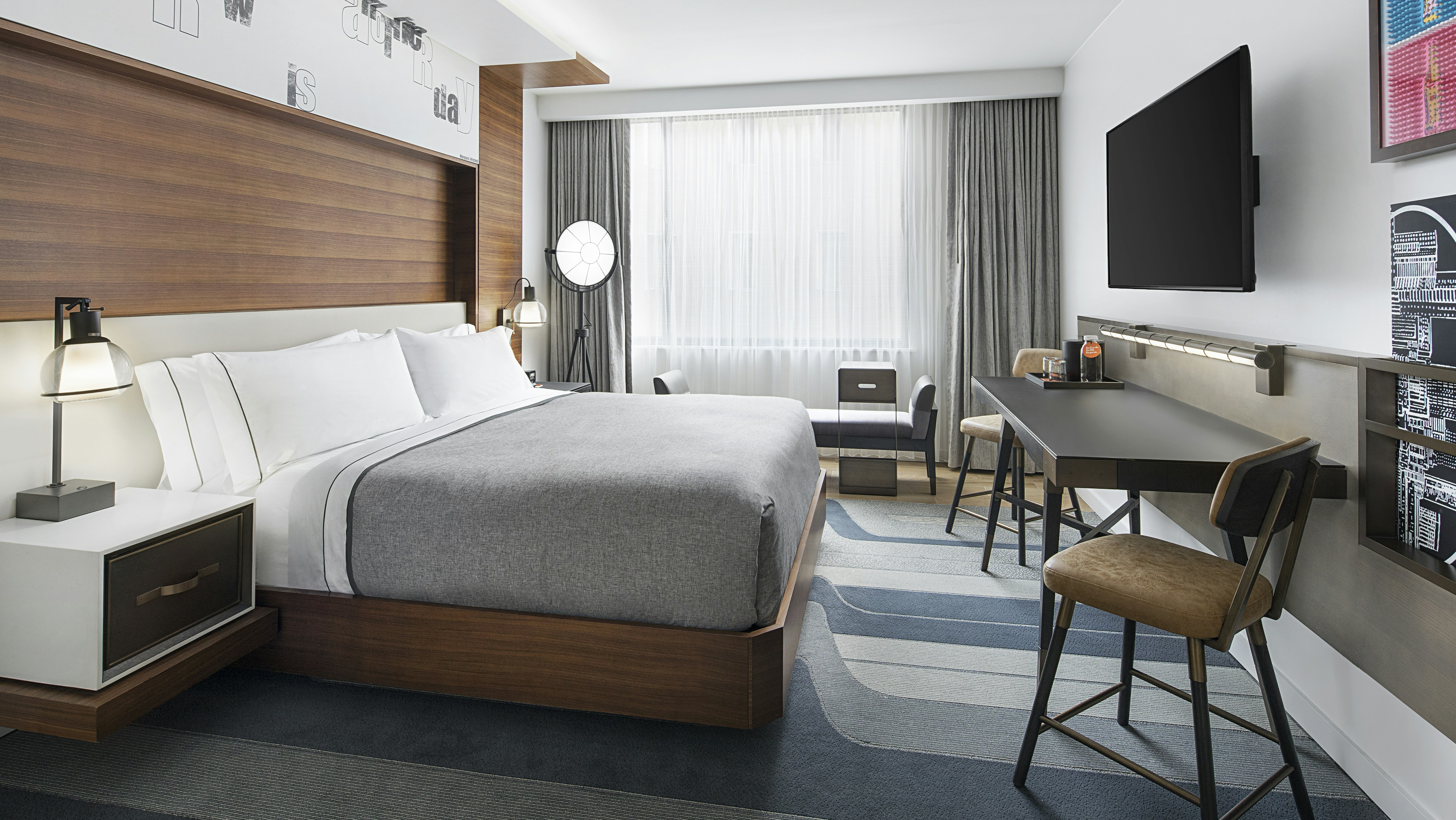 ROOM, KING BED