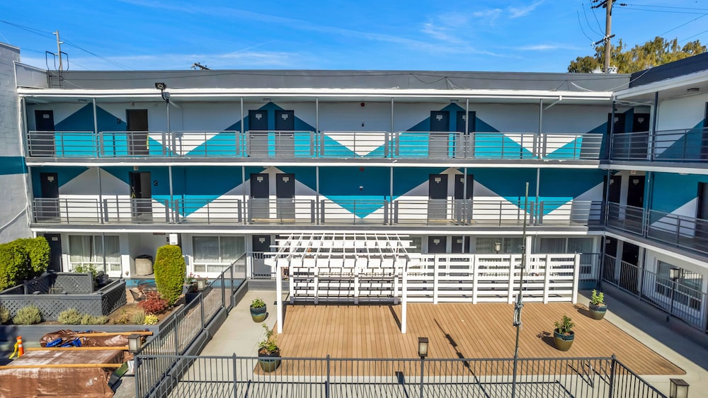 Eastside Lodge 2/60