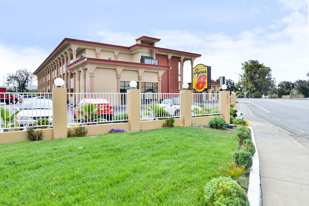 Super 8 By Wyndham Vallejo/Napa Valley image