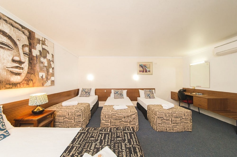 Hampton Villa Motel (ex.Comfort Inn Rockhampton) 55/71
