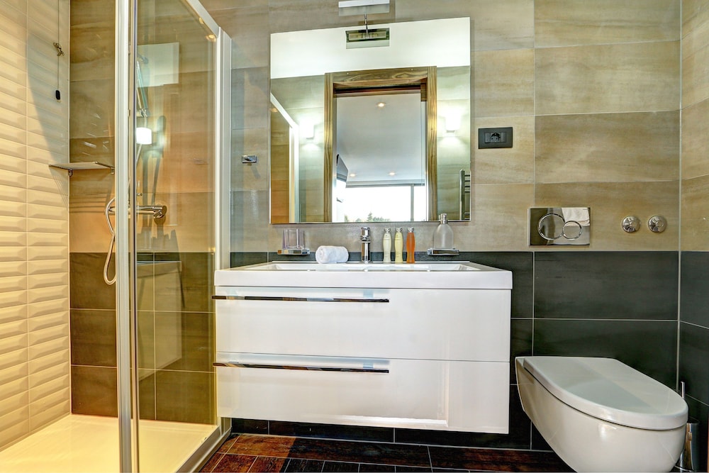 Horizon Luxury Suites 45/50