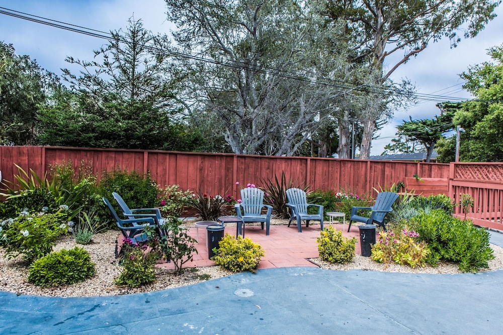 Pelican Inn Monterey Ca 65/69