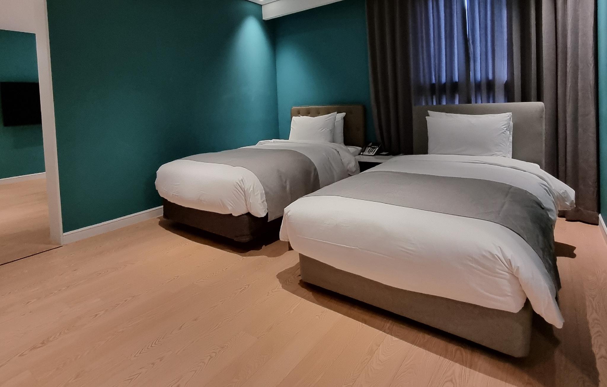 Prime, Family Suite, Double and Twin Beds، Busan City Hotel 2/2