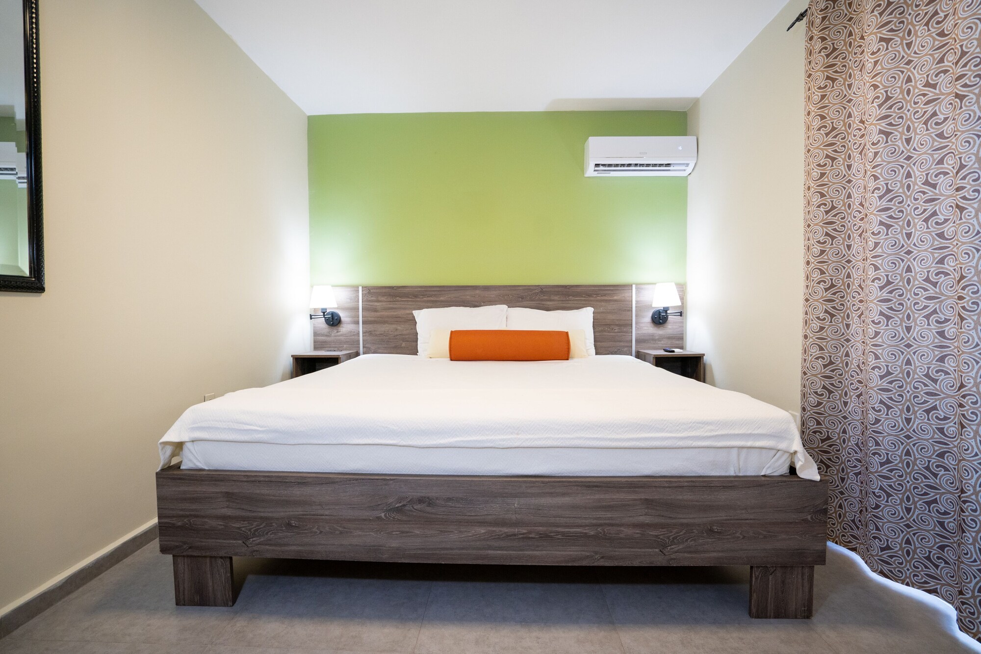 2 Bedrooms, Superior, King and Queen Bed, Resort View، Delynne Boutique Hotel 3/10