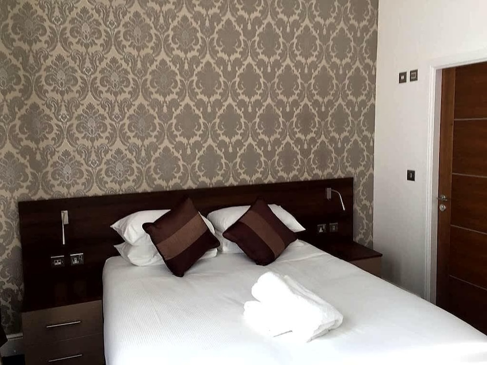 Marlborough Hotel 9/42