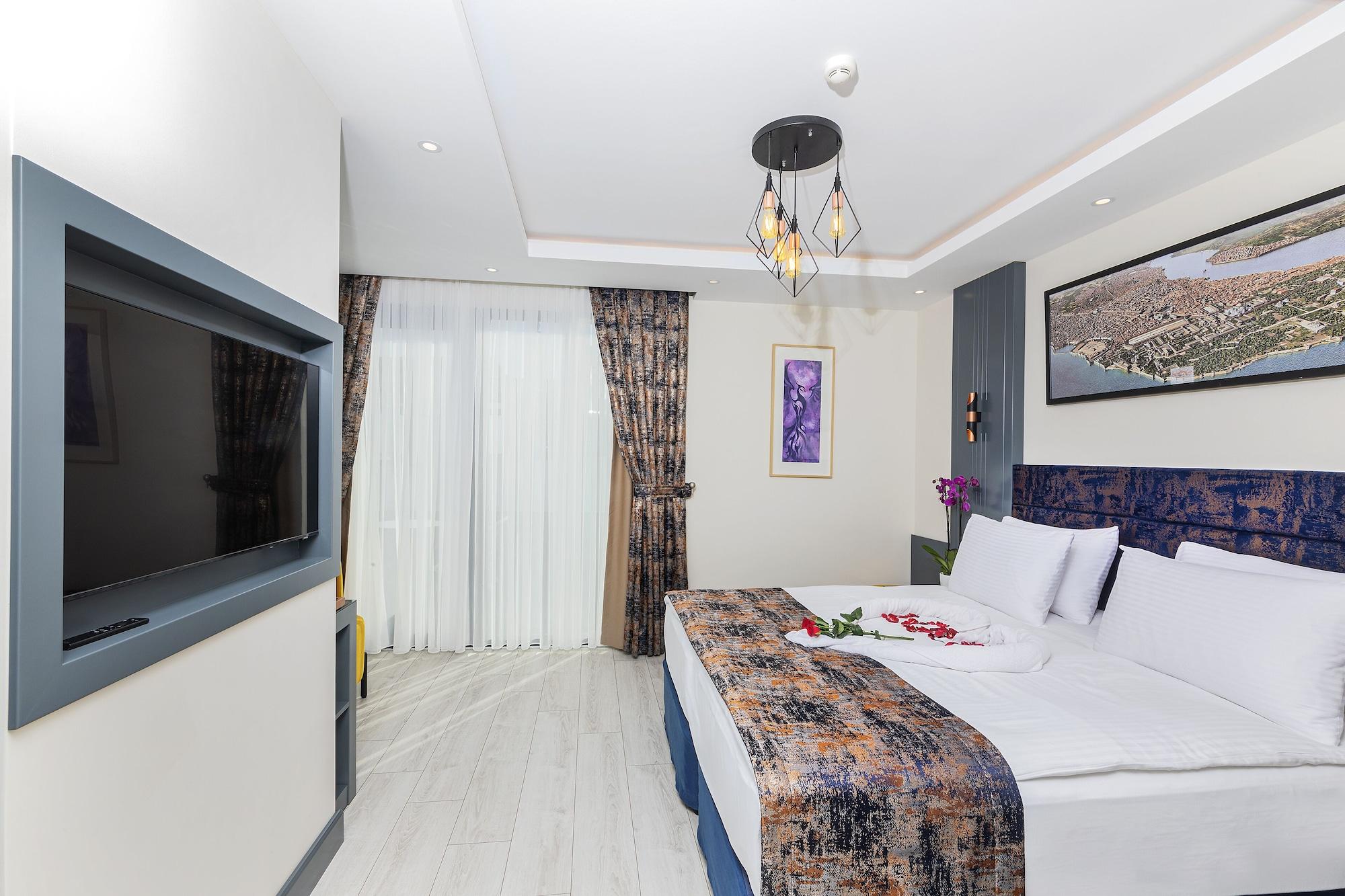 Magnaur, Palace, Suite, Hot Tub, Terrace