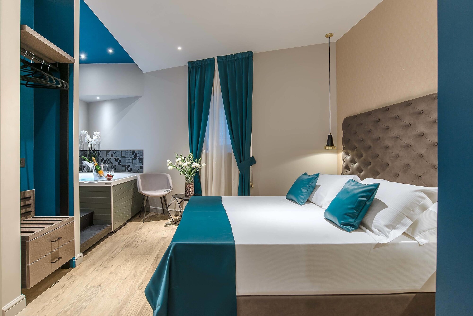 DELUXE, DOUBLE BED, JETTED TUB, GROUND FLOOR