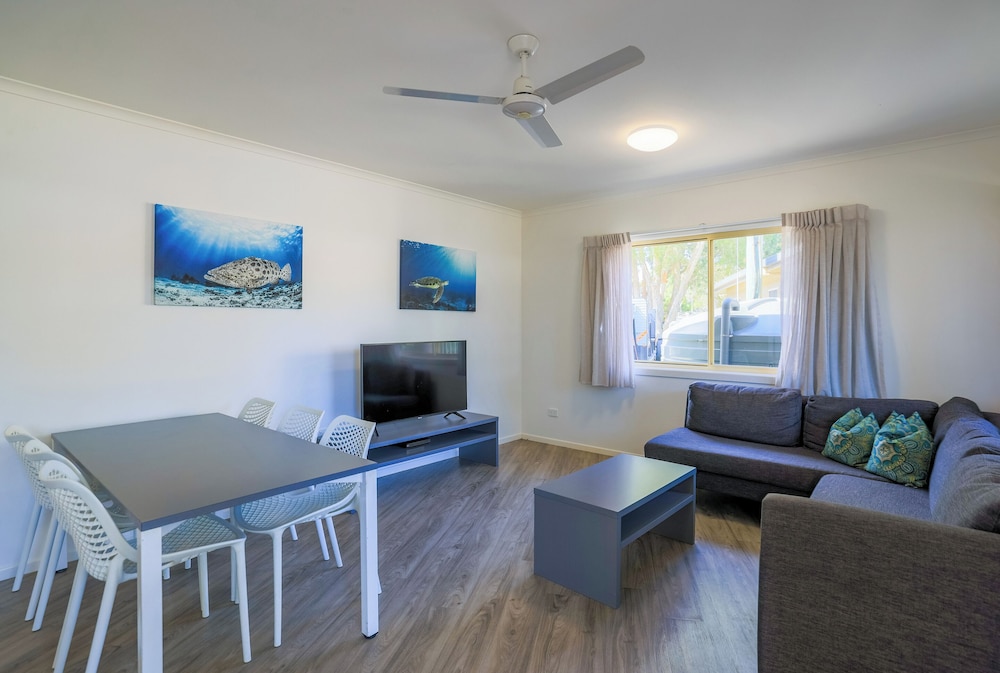 BLUE DOLPHIN HOLIDAY RESORT 22/50