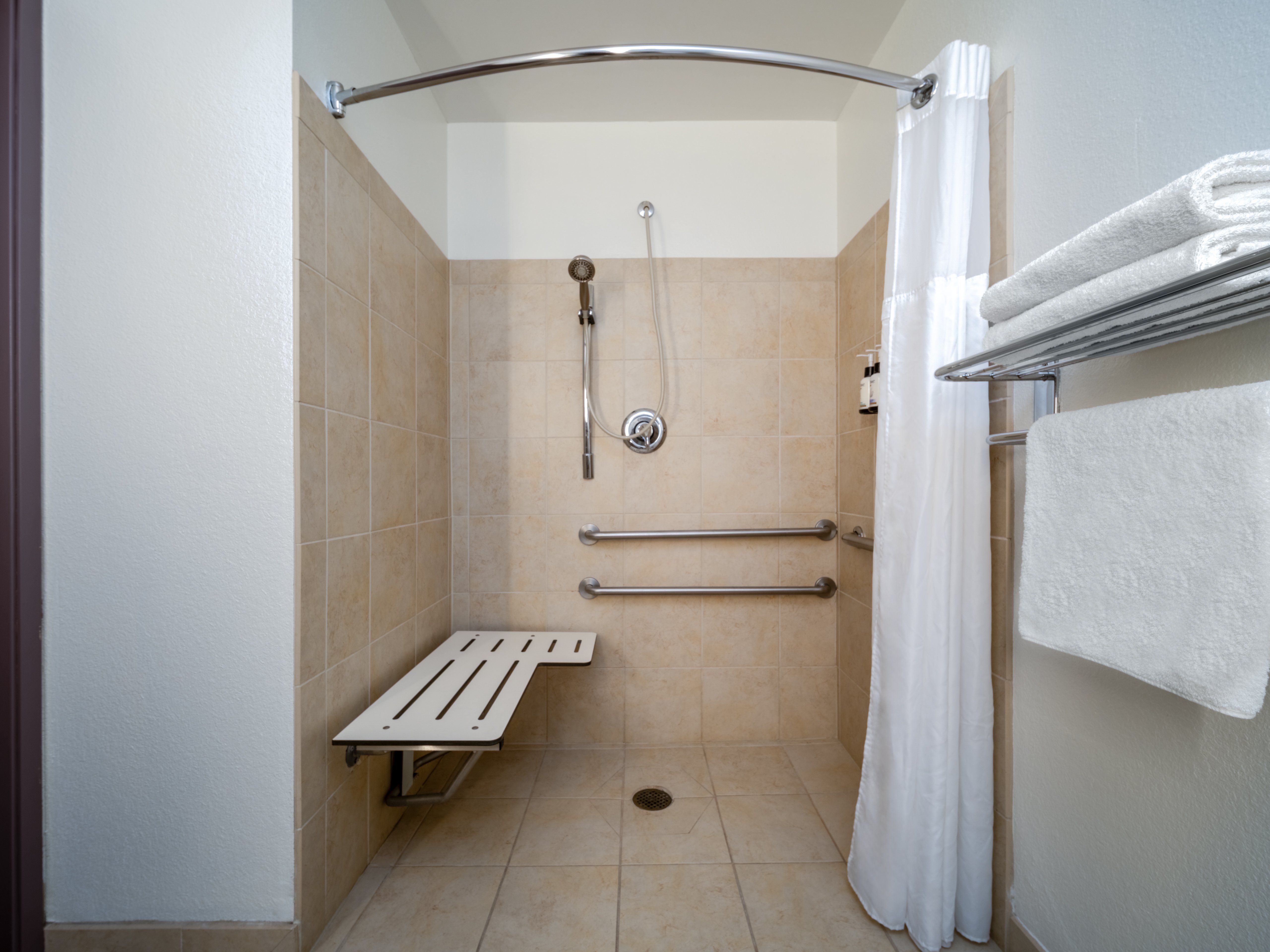 غرفة بسرير كينج لذوي الإعاقة، Country Inn and Suites By Radisson Gillette WY 2/2