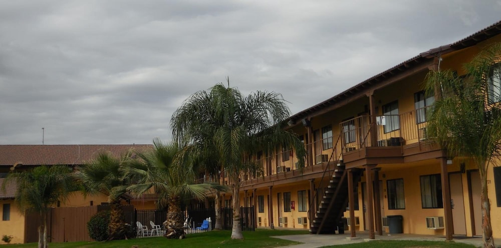 Best Economy Inn n Suites 14/67