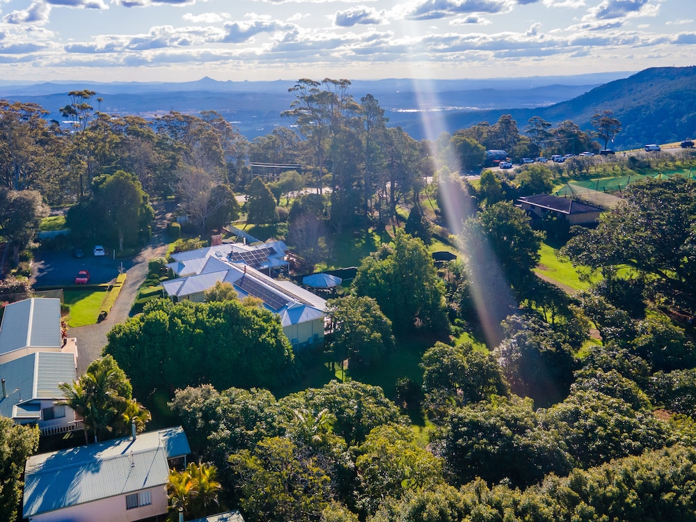 Camelot Boutique Accommodations 44/54