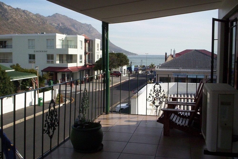 Le Bay Lodge 6/41