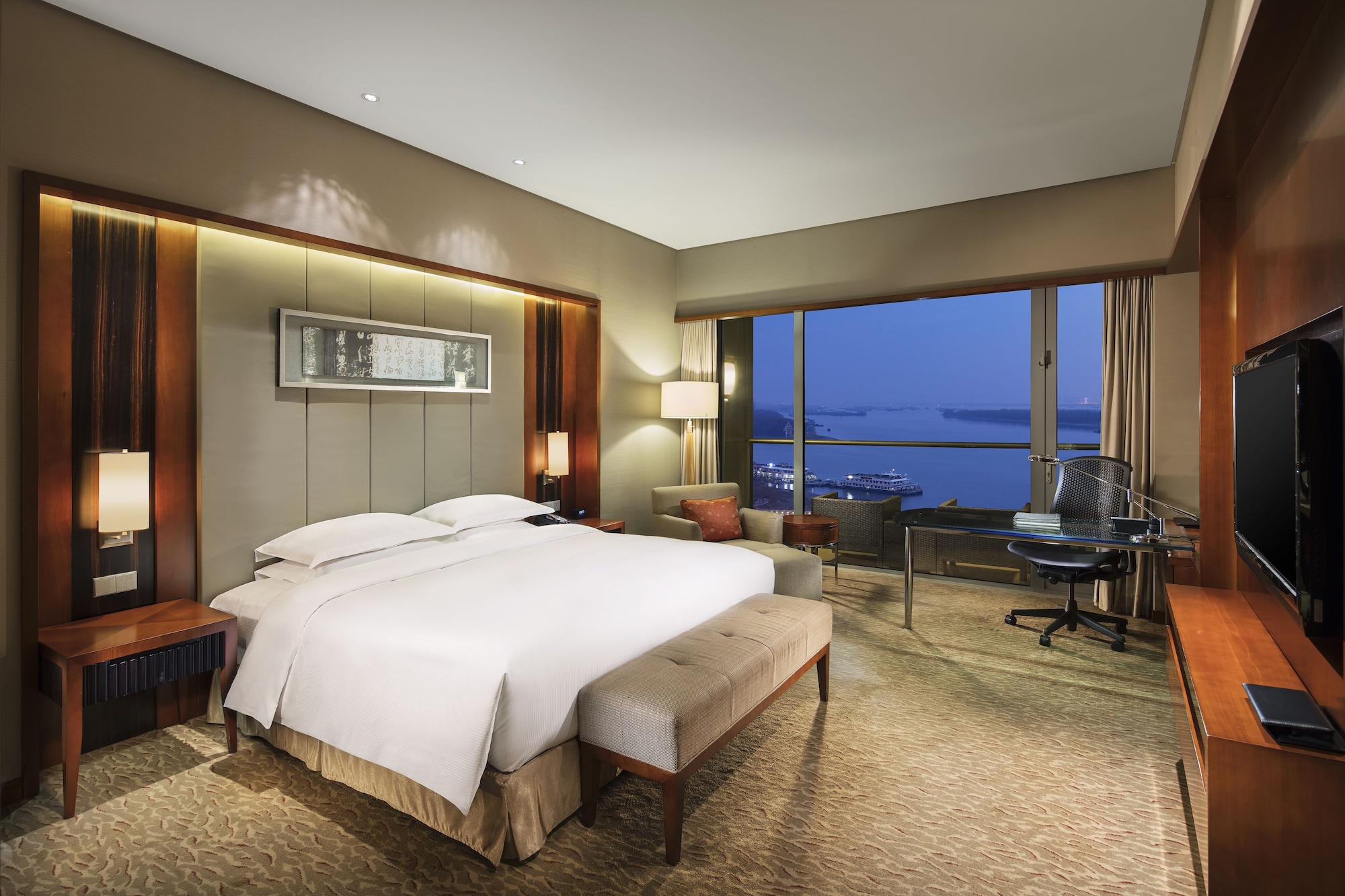 PRESIDENTIAL, SUITE