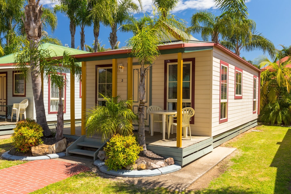 Coachhouse Marina Resort 1/50