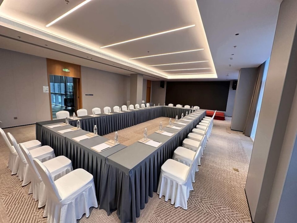 CYBO Station SSAW Hotel Chunxi Road Tianfu Square Chengdu 32/39