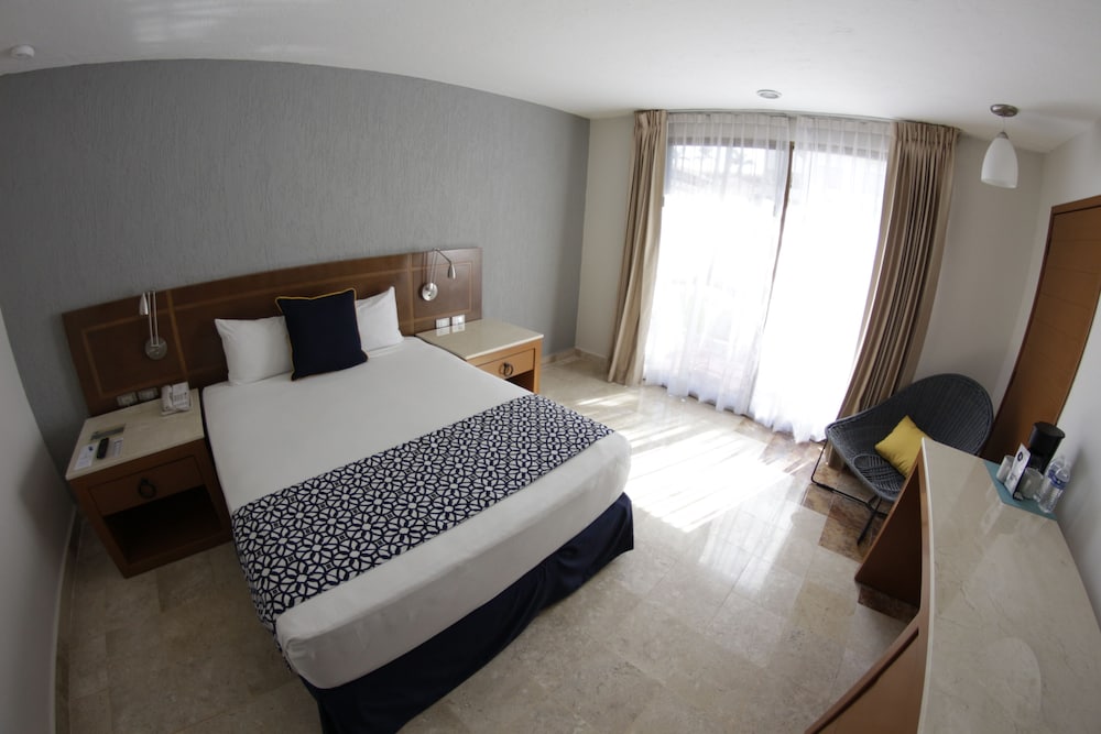 Plaza Pelicanos Grand Beach Resorts 14/65