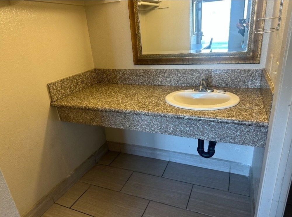Best Economy Inn n Suites 67/67