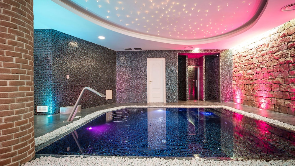 swimming pool spa