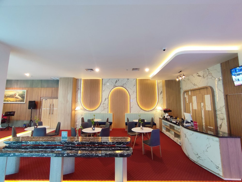 Unhas Hotel and Convention 3/50