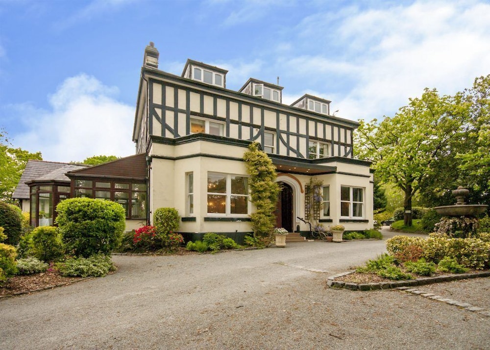 Brook Hall Hotel 56/66