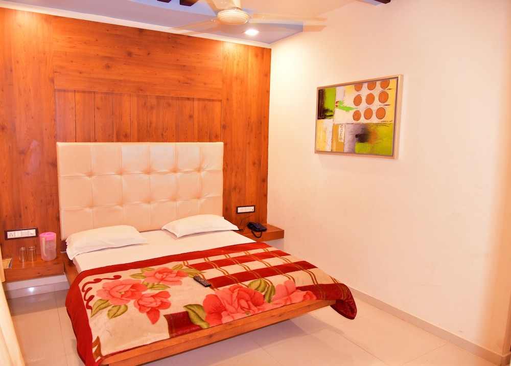 Hotel Mamta Palace 18/25