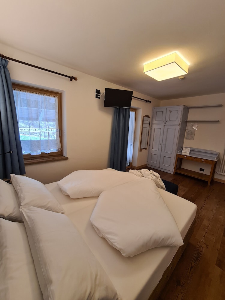 STANDARD, DOUBLE OR TWIN BED