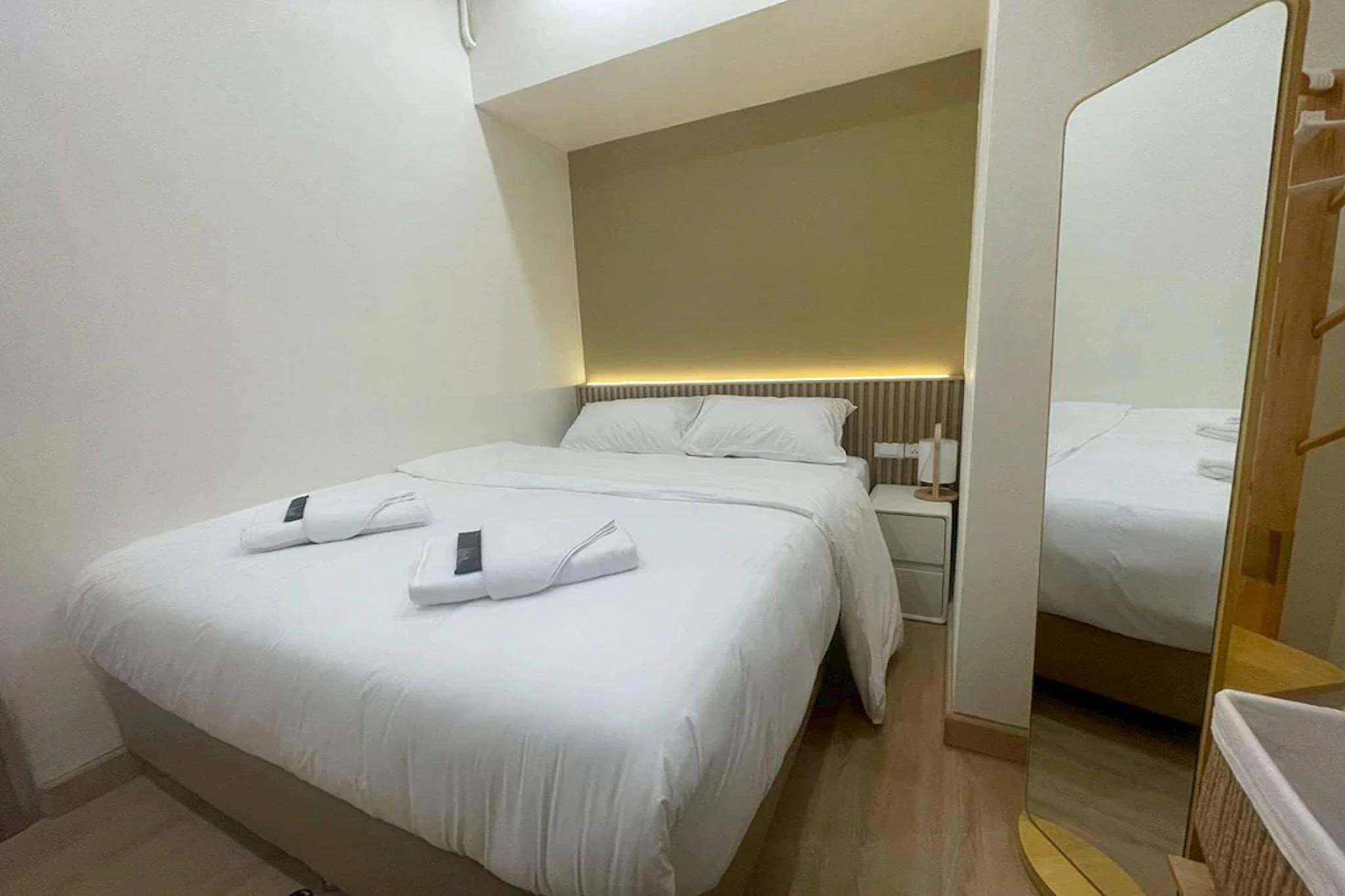 Compact, Queen Bed