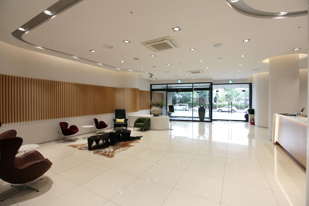 Crown Hotel 6/34