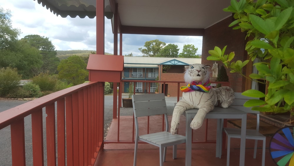 HEPBURN SPRINGS MOTOR INN 32/50