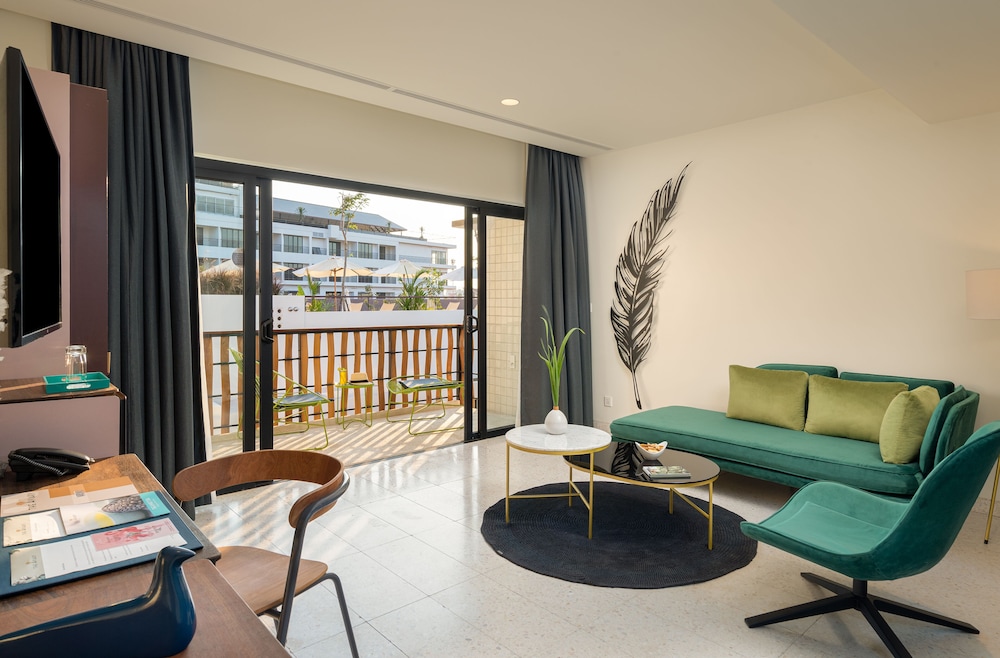 The Aviary Hotel 31/50