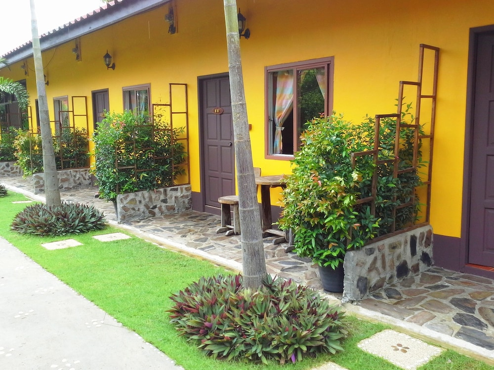 Paradise Bungalows 17/47