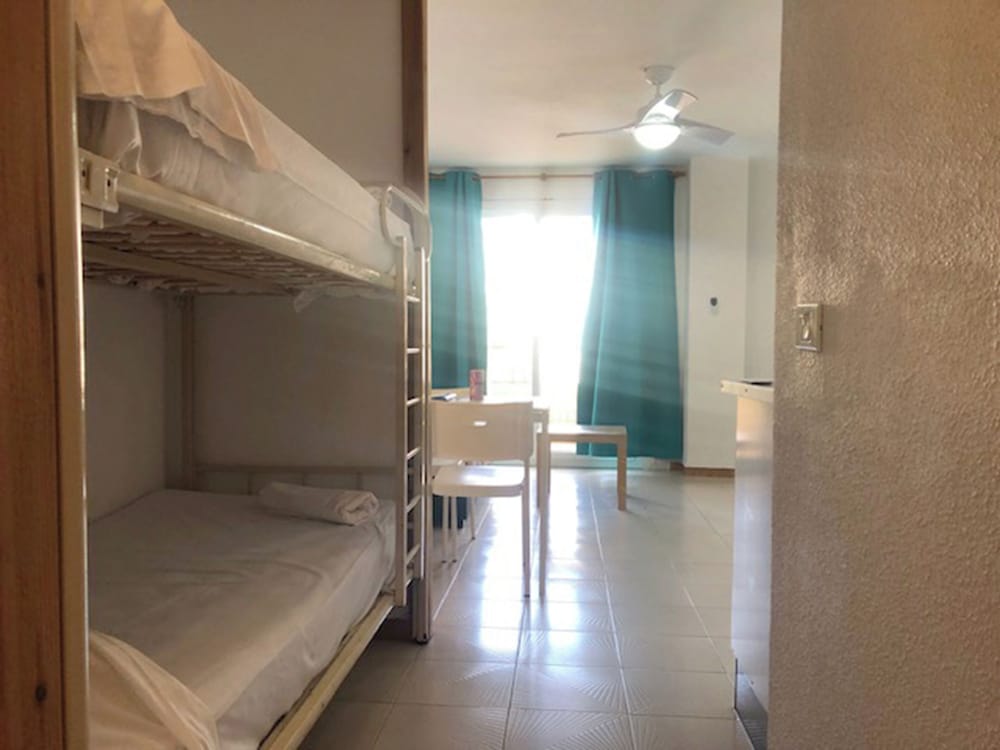 APARTAMENTOS BERNAT PIE DE PLAYA 3000 36/68