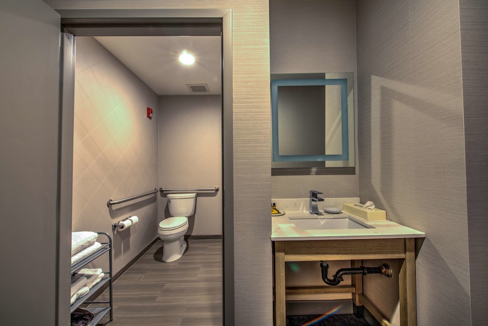 Best Western Plus Media Center Inn & Suites 10/28