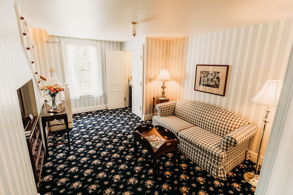 The Rochester Inn, A Historic Hotel 39/70