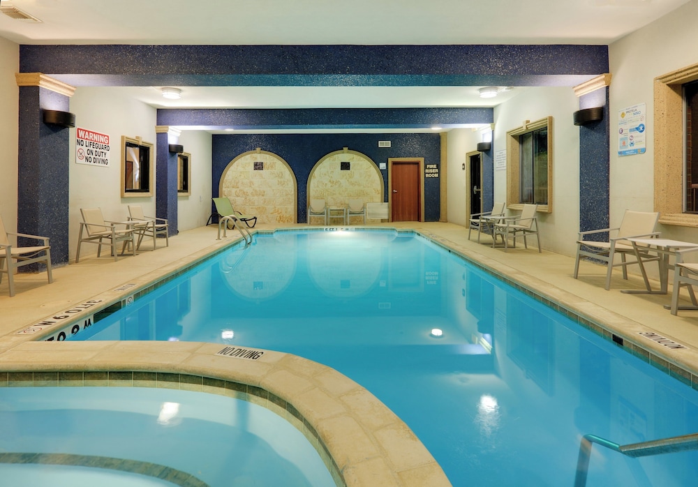 Holiday Inn Express Hotel And Suites Burleson Ft Worth 36/65